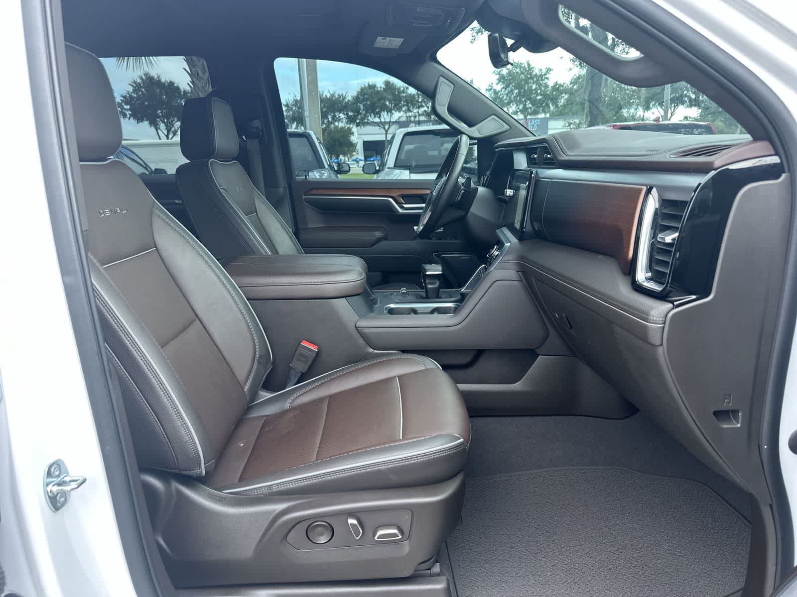 Used 2023 GMC Sierra 1500 Denali w/ Technology Package AWD/4WD image 16