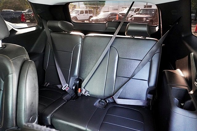 Used 2021 Chevrolet Traverse LT image 17