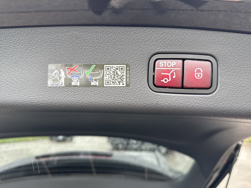 New 2025 Mercedes-Benz GLC 300 image 12