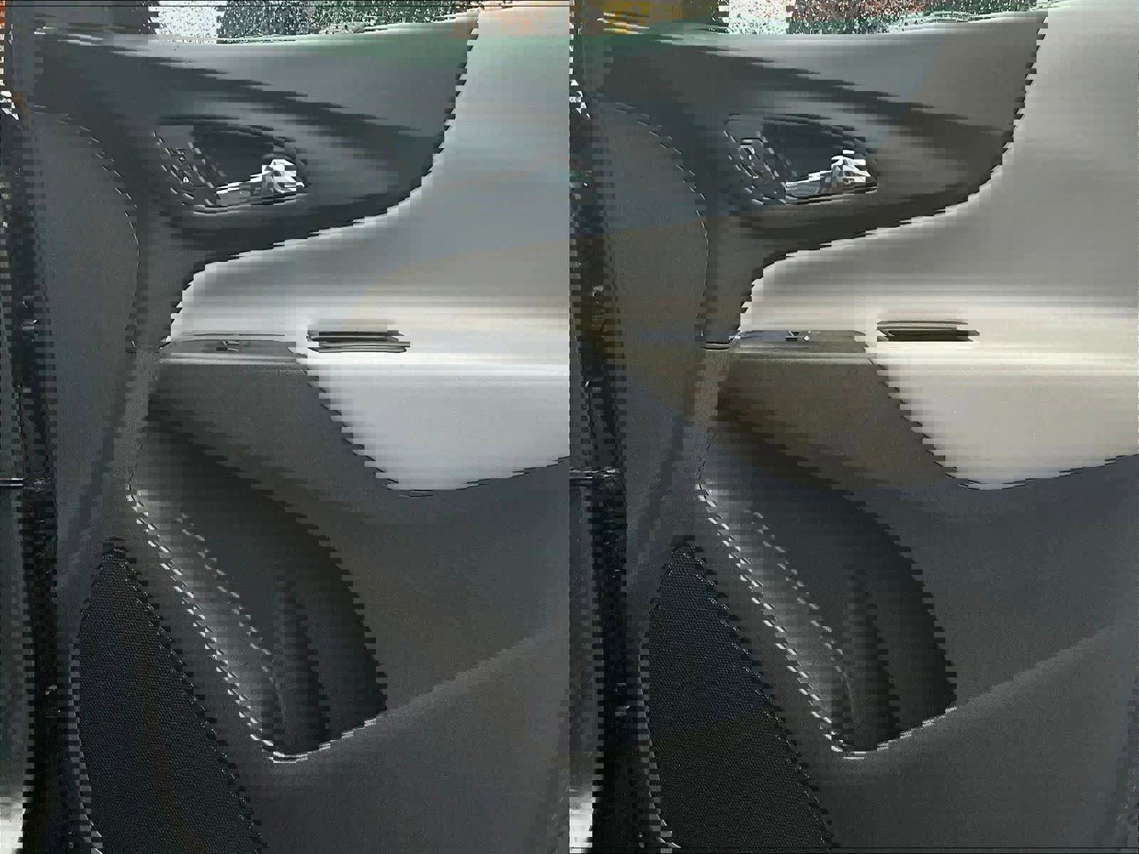 Used 2019 Chevrolet Equinox LS image 12