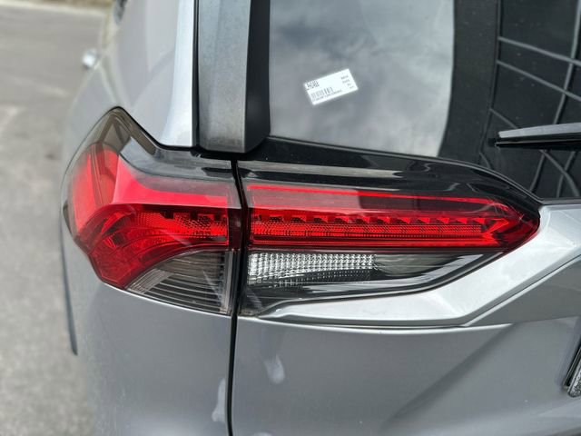 Used 2021 Toyota RAV4 LE image 26