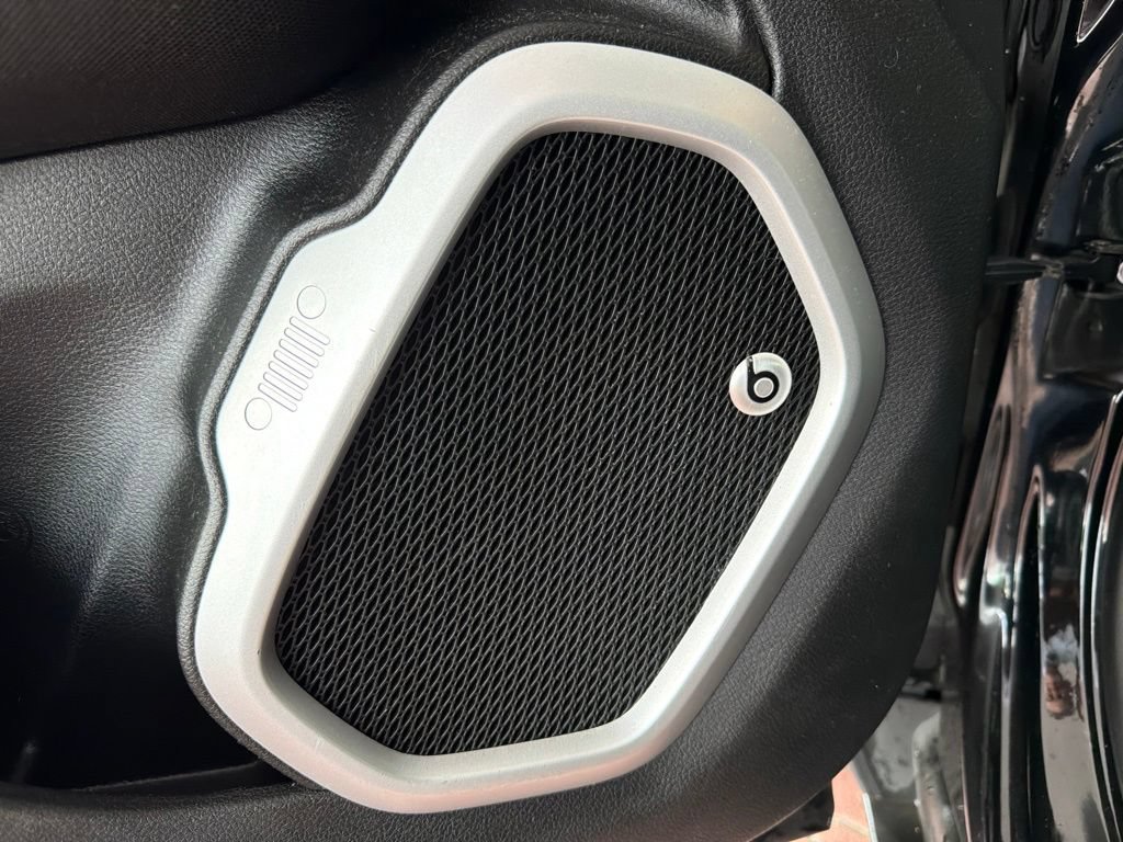 Used 2019 Jeep Renegade Latitude w/ Cold Weather Group AWD/4WD image 23
