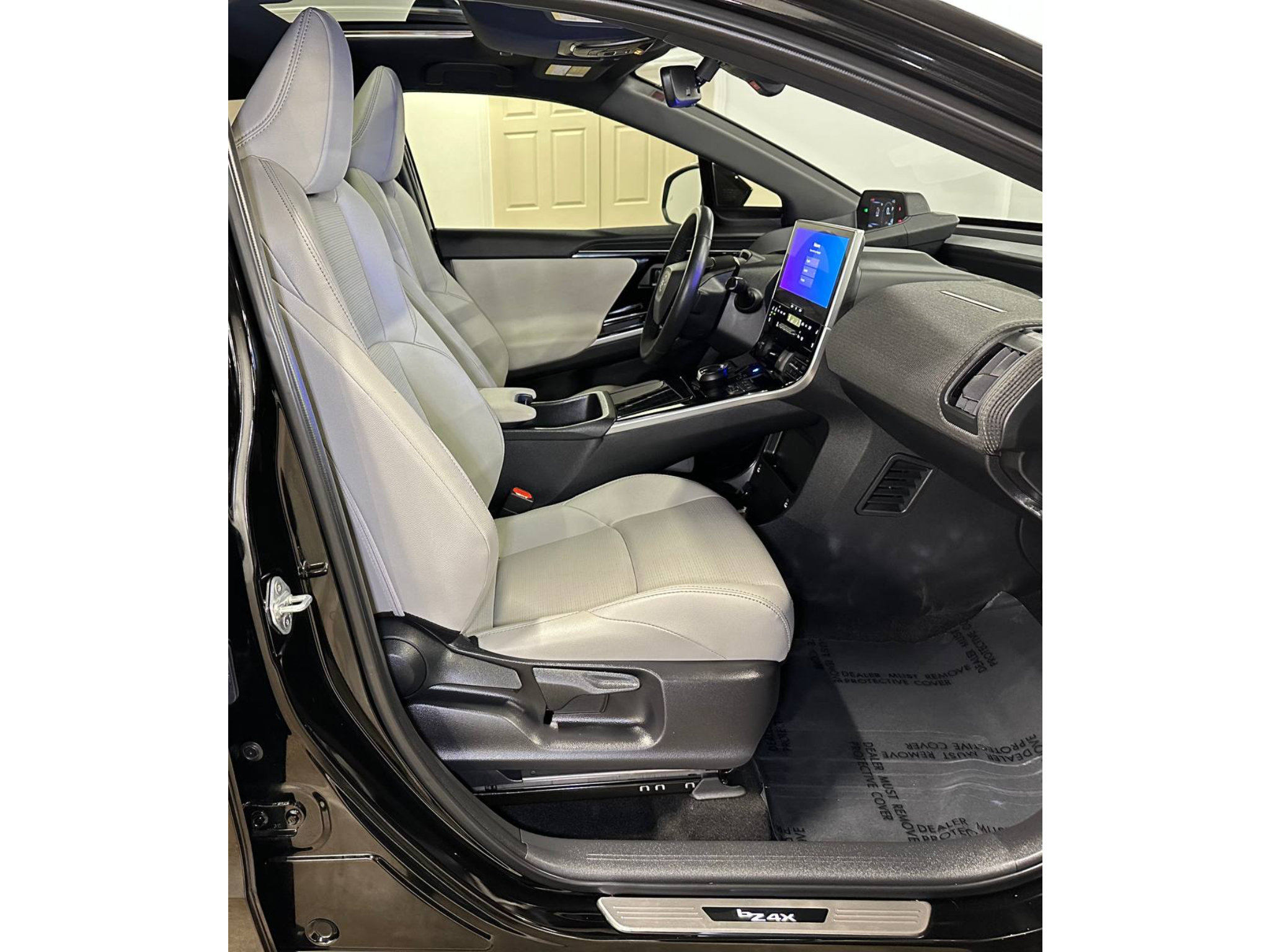 Used 2025 Toyota bZ4X AWD image 21
