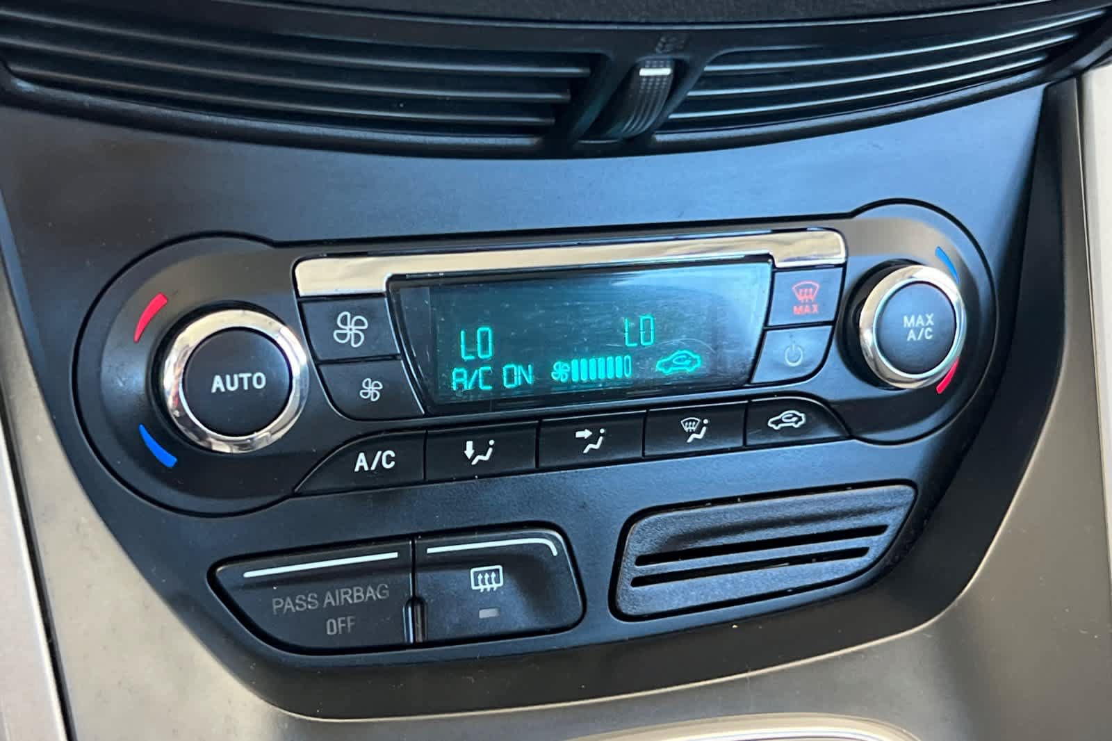 Used 2015 Ford C-MAX SE FWD image 21