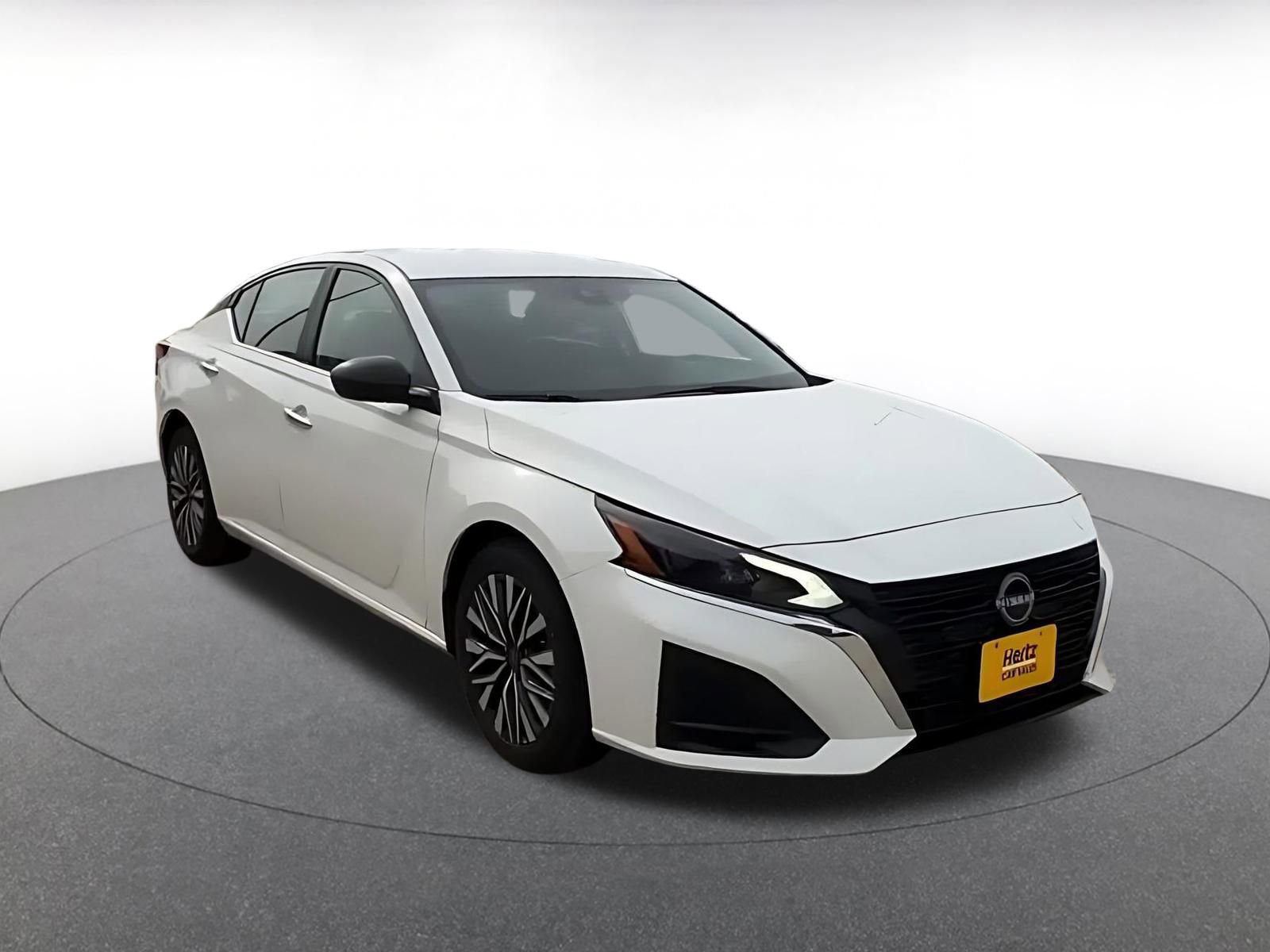 Used 2025 Nissan Altima 2.5 SV FWD image 3