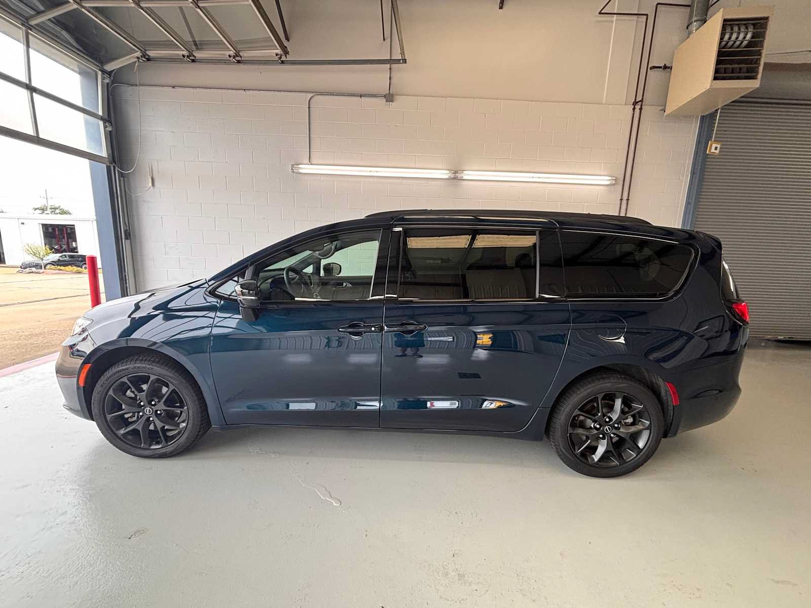 Certified 2025 Chrysler Pacifica Limited
