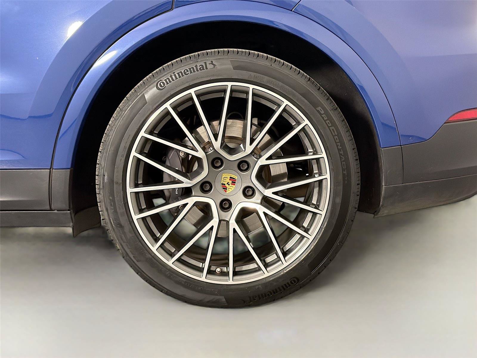 Certified 2022 Porsche Cayenne E-Hybrid AWD/4WD image 12