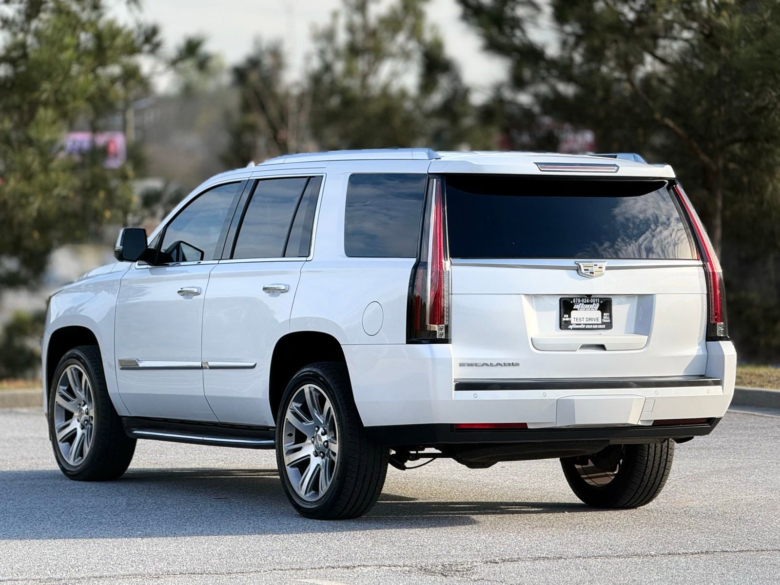 Used 2016 Cadillac Escalade Luxury image 9