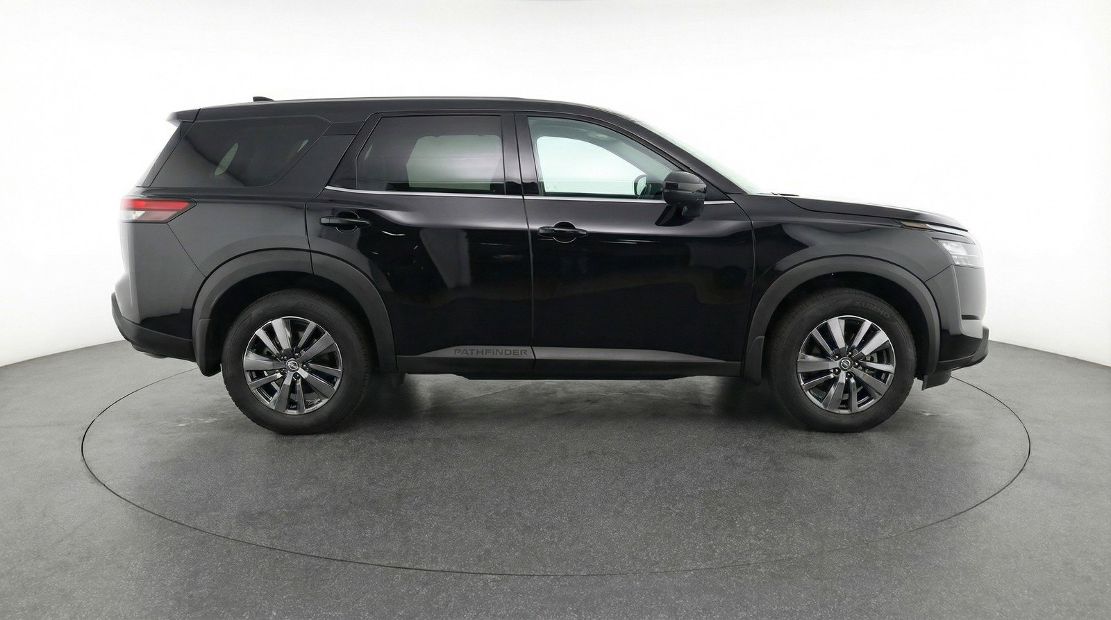 Used 2025 Nissan Pathfinder SV image 11