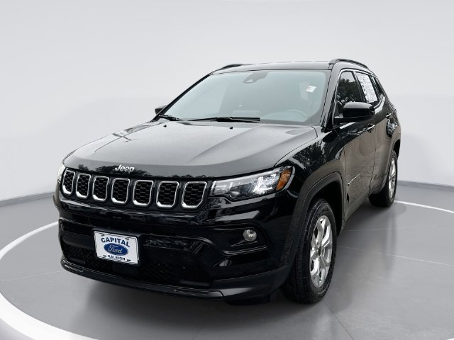 Used 2025 Jeep Compass Latitude AWD/4WD image 1