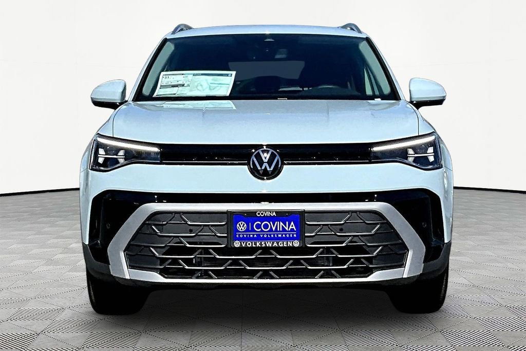 New 2026 Volkswagen Taos SE image 2