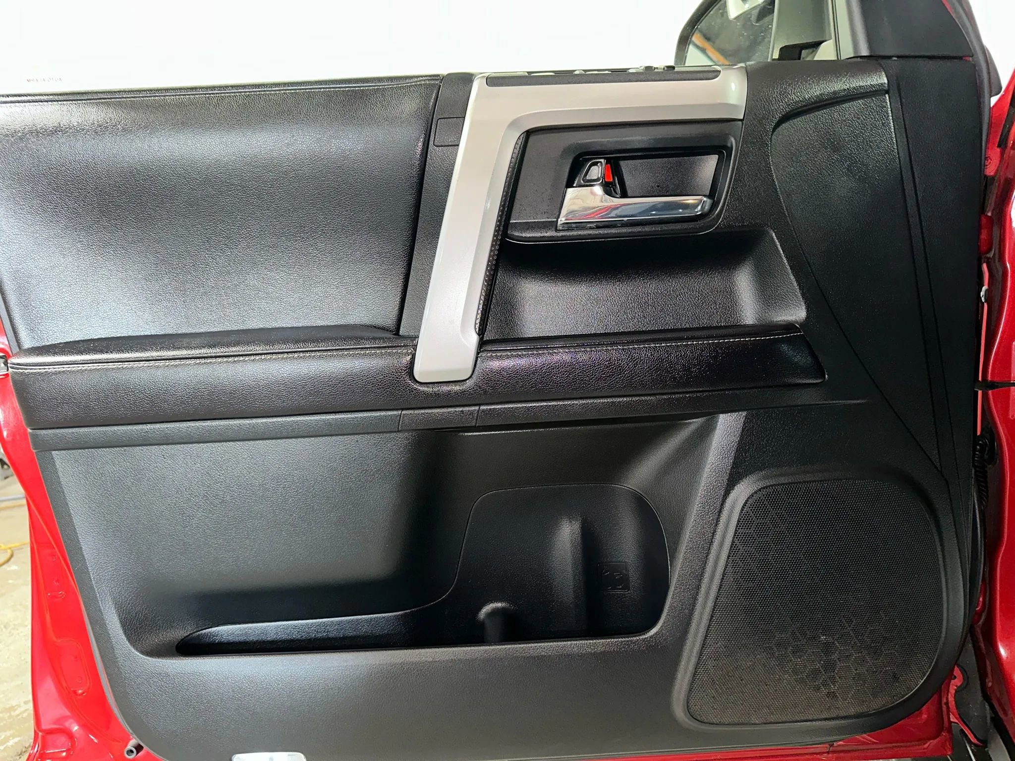 Used 2016 Toyota 4Runner SR5 AWD/4WD image 21