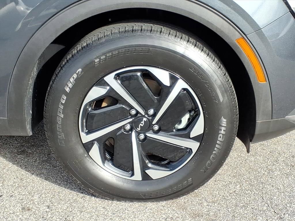 Used 2023 Kia Sportage LX image 6