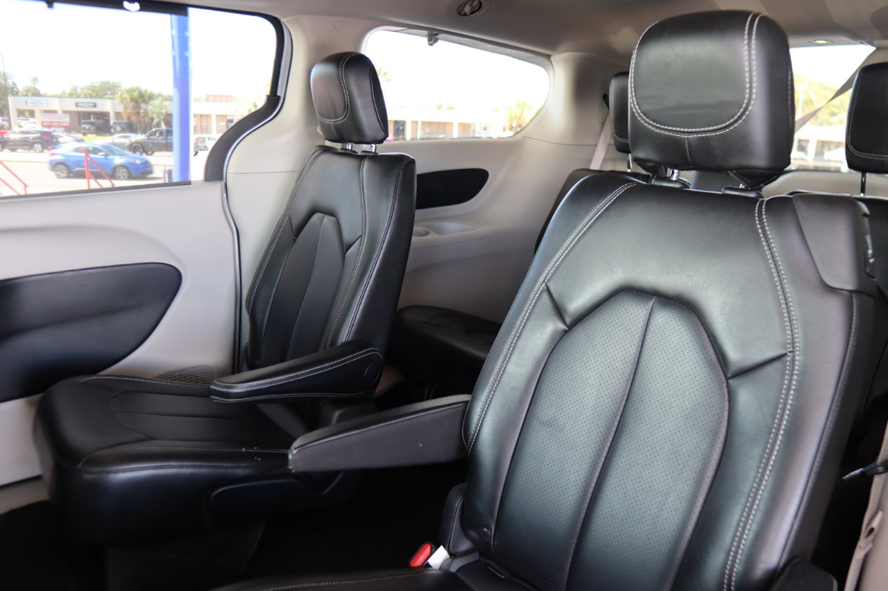 Used 2021 Chrysler Voyager Lxi image 24