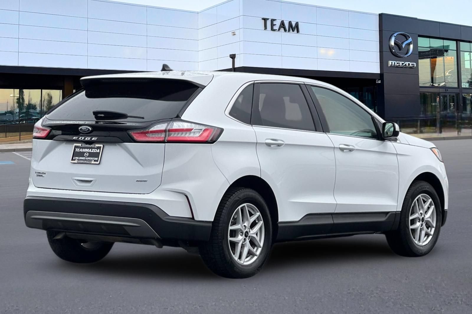 Used 2024 Ford Edge SEL AWD/4WD image 4