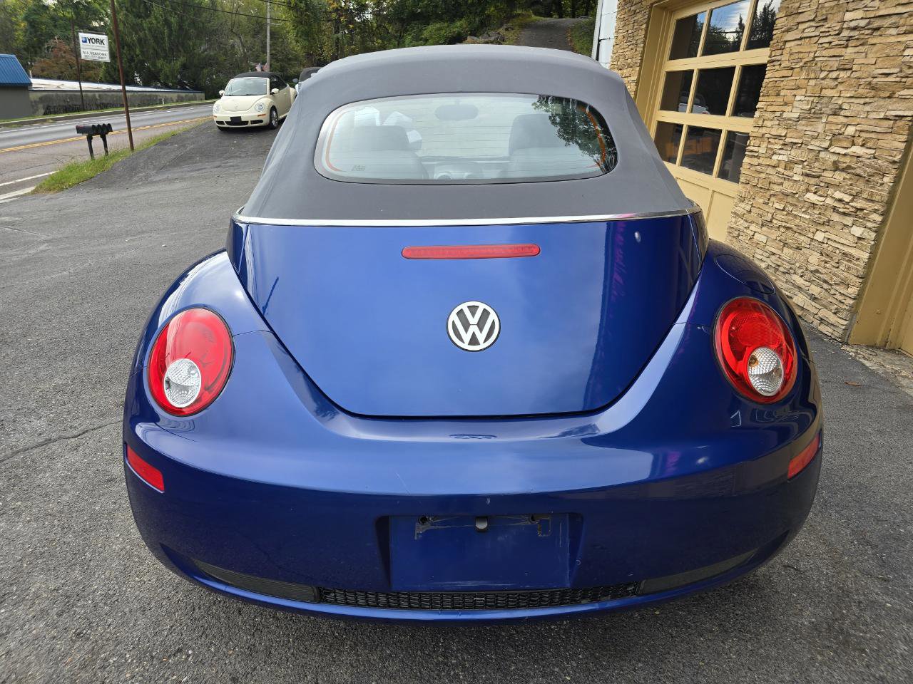 Used 2007 Volkswagen Beetle 2.5L Convertible image 7