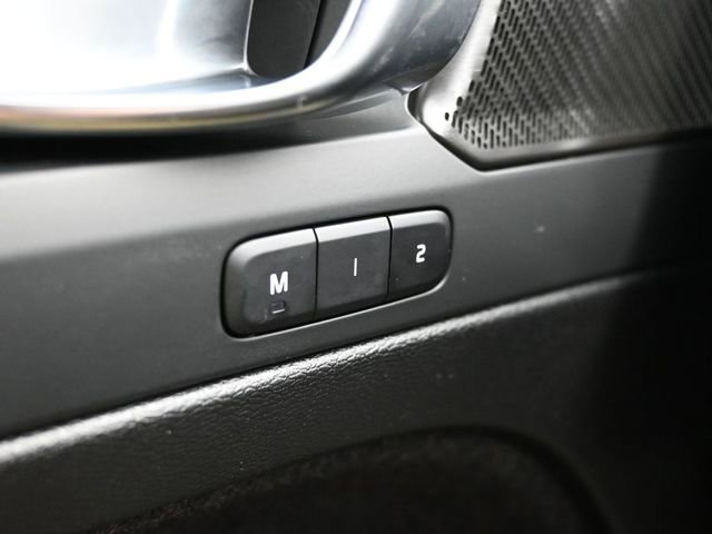 Used 2024 Volvo XC40 B5 Plus image 28