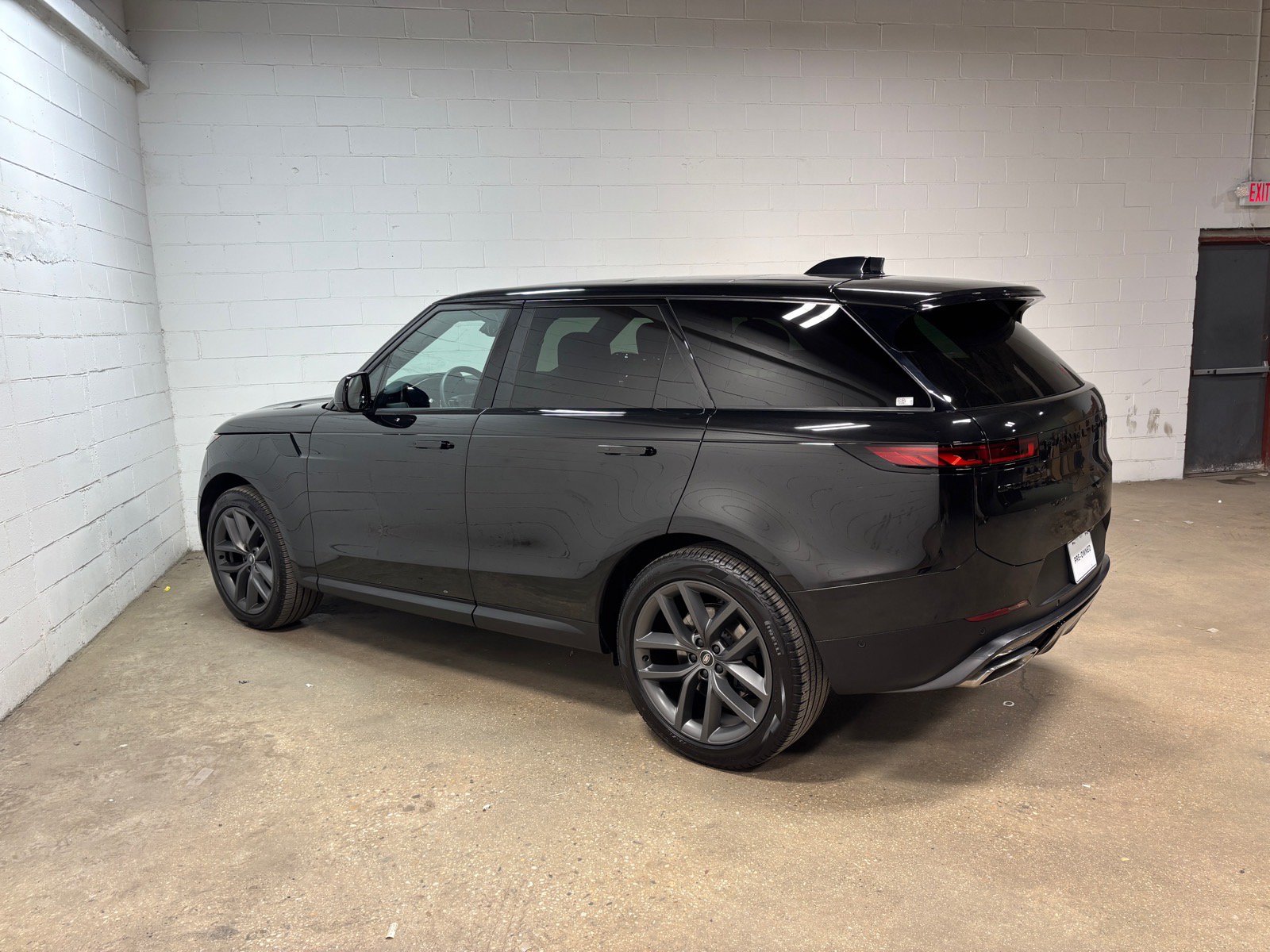 Used 2025 Land Rover Range Rover Sport SE AWD/4WD image 10