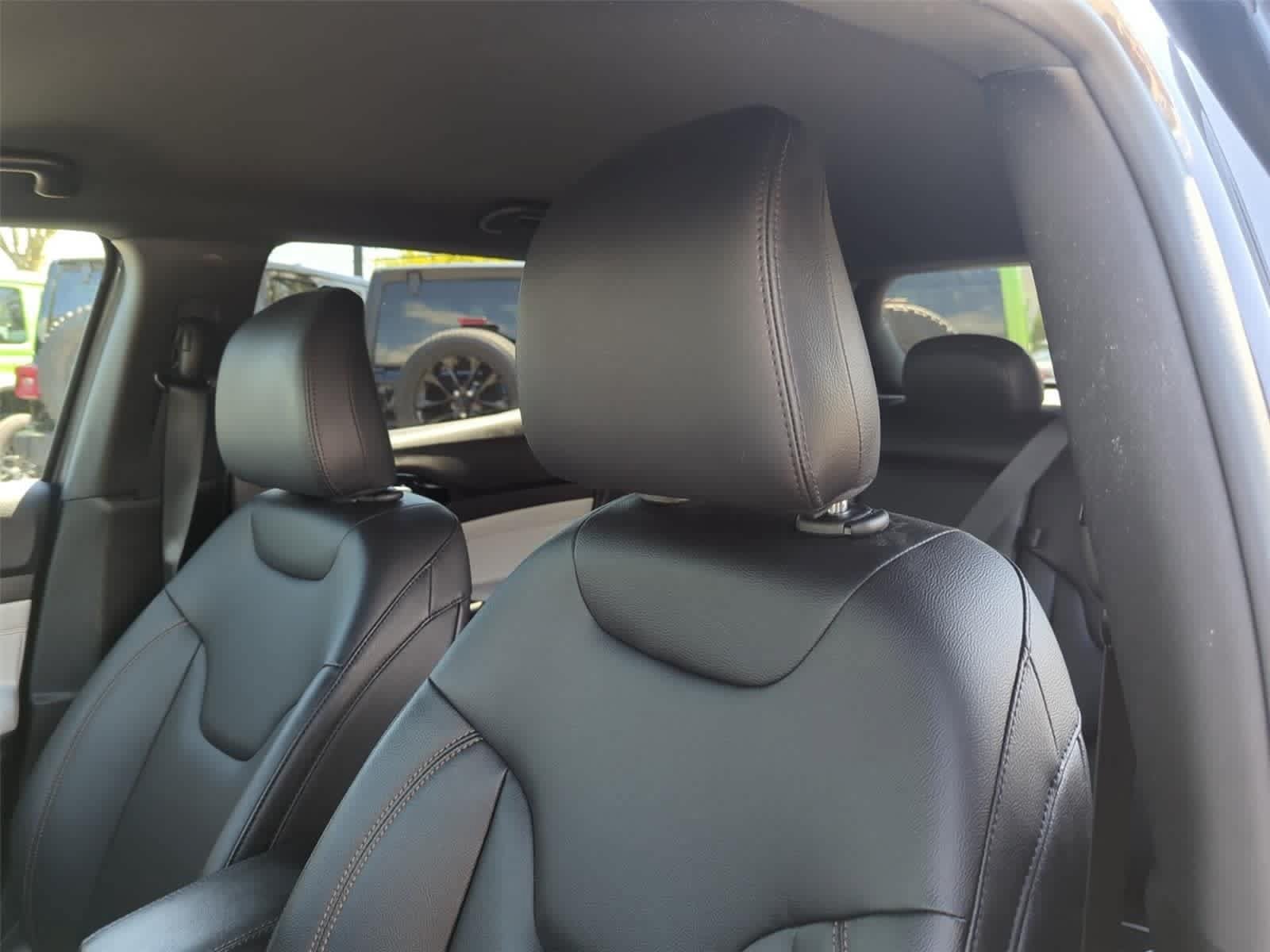 Used 2024 Jeep Compass Limited AWD/4WD image 15