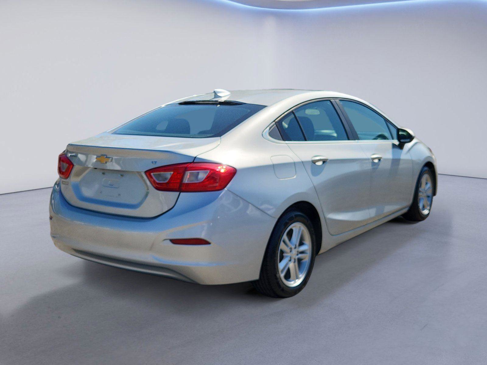 Used 2016 Chevrolet Cruze LT w/ Sun And Sound Package FWD image 3