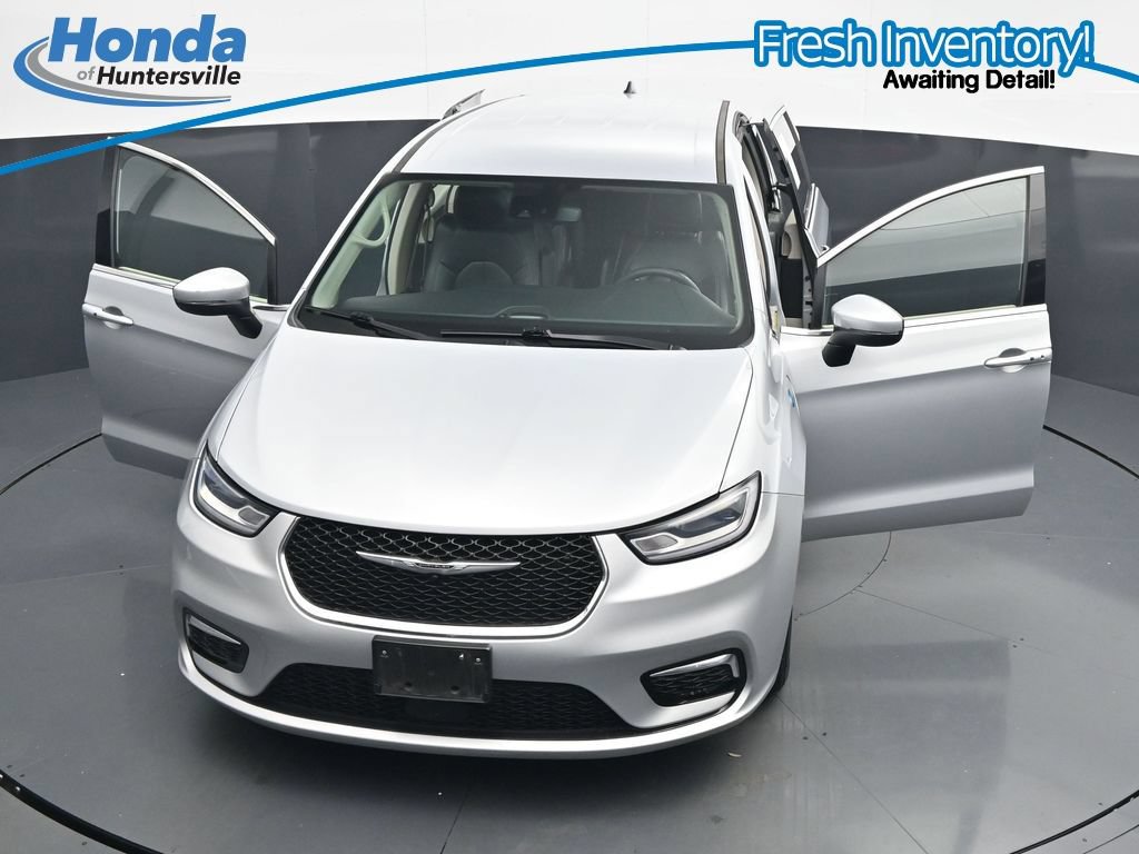 Used 2023 Chrysler Pacifica Touring-L FWD image 41
