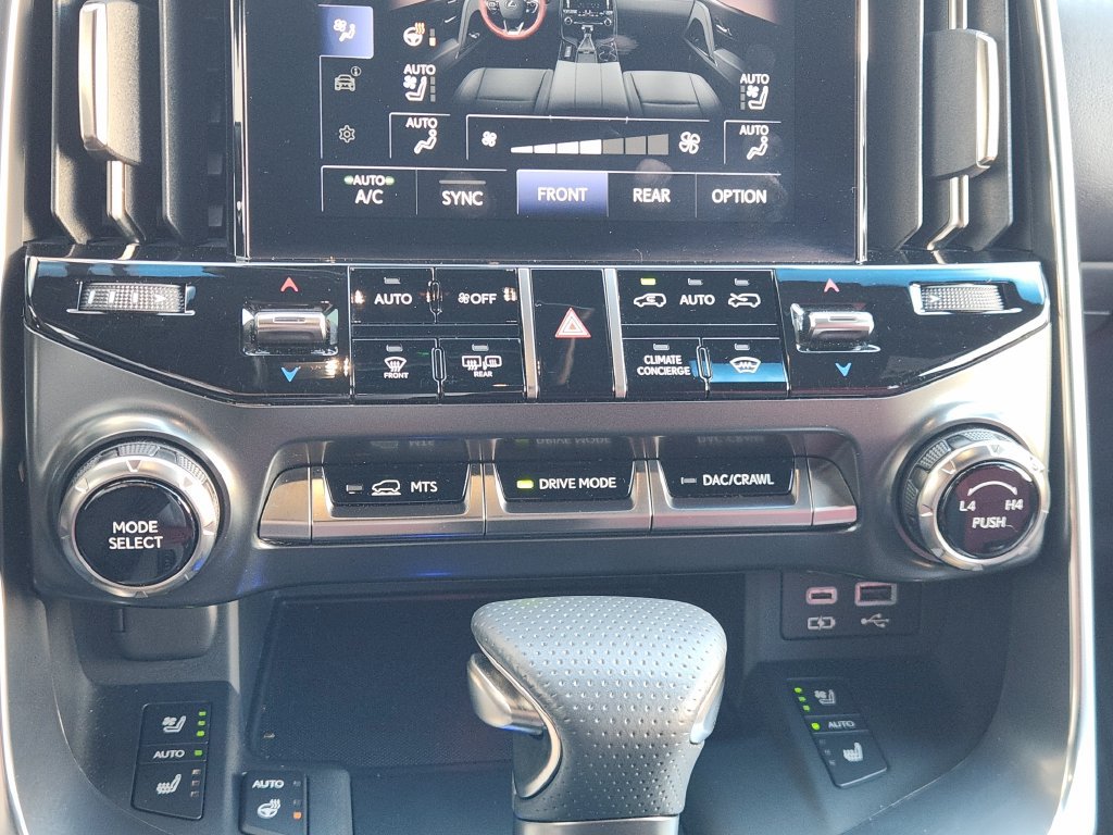 Used 2023 Lexus LX 600 F Sport w/ Accessory Package (Z1) AWD/4WD image 19