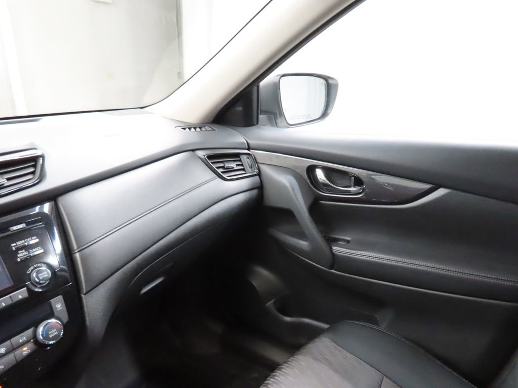 Used 2017 Nissan Rogue SV AWD/4WD image 15