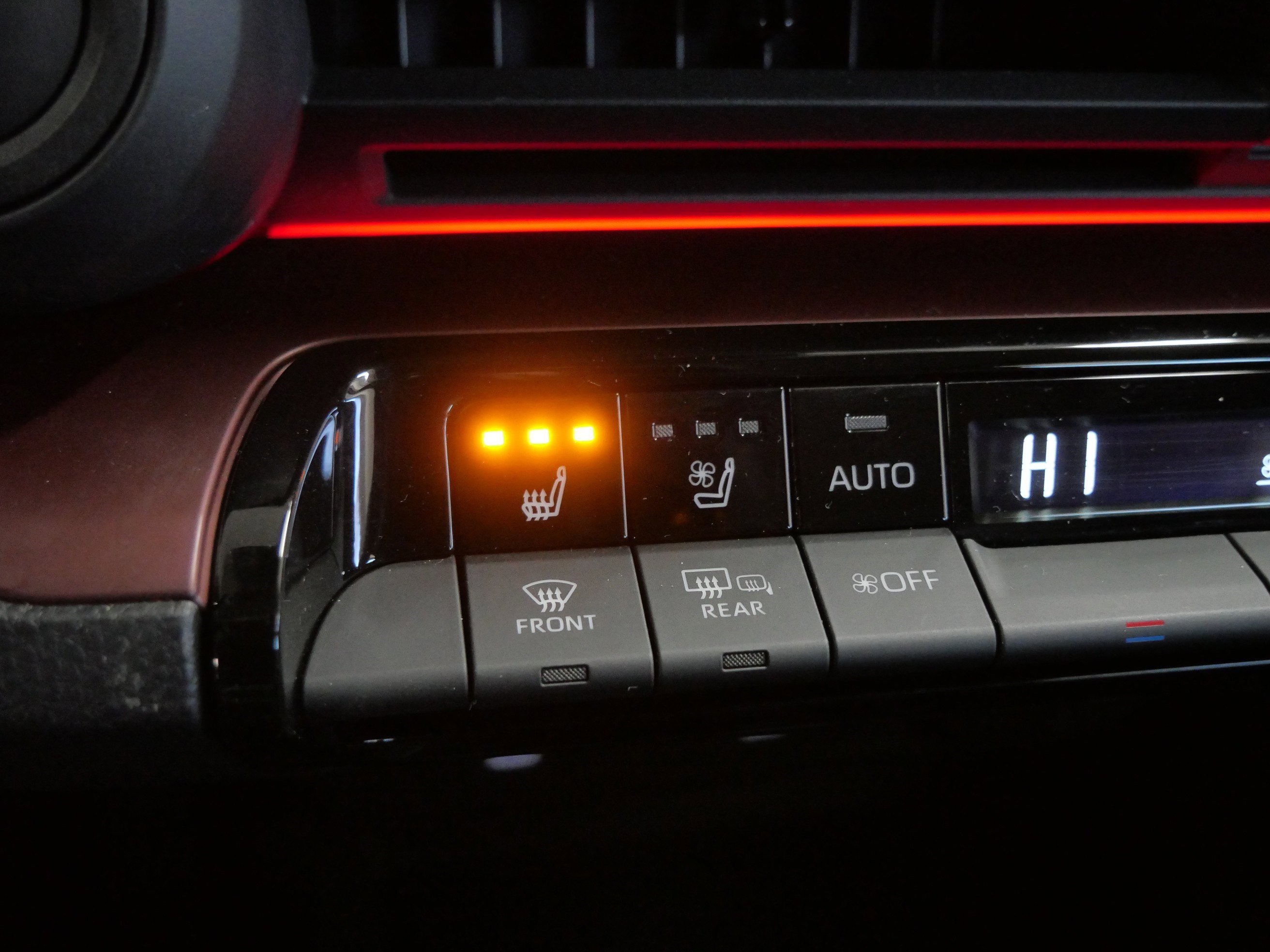 Used 2024 Toyota Prius Prime Premium image 32