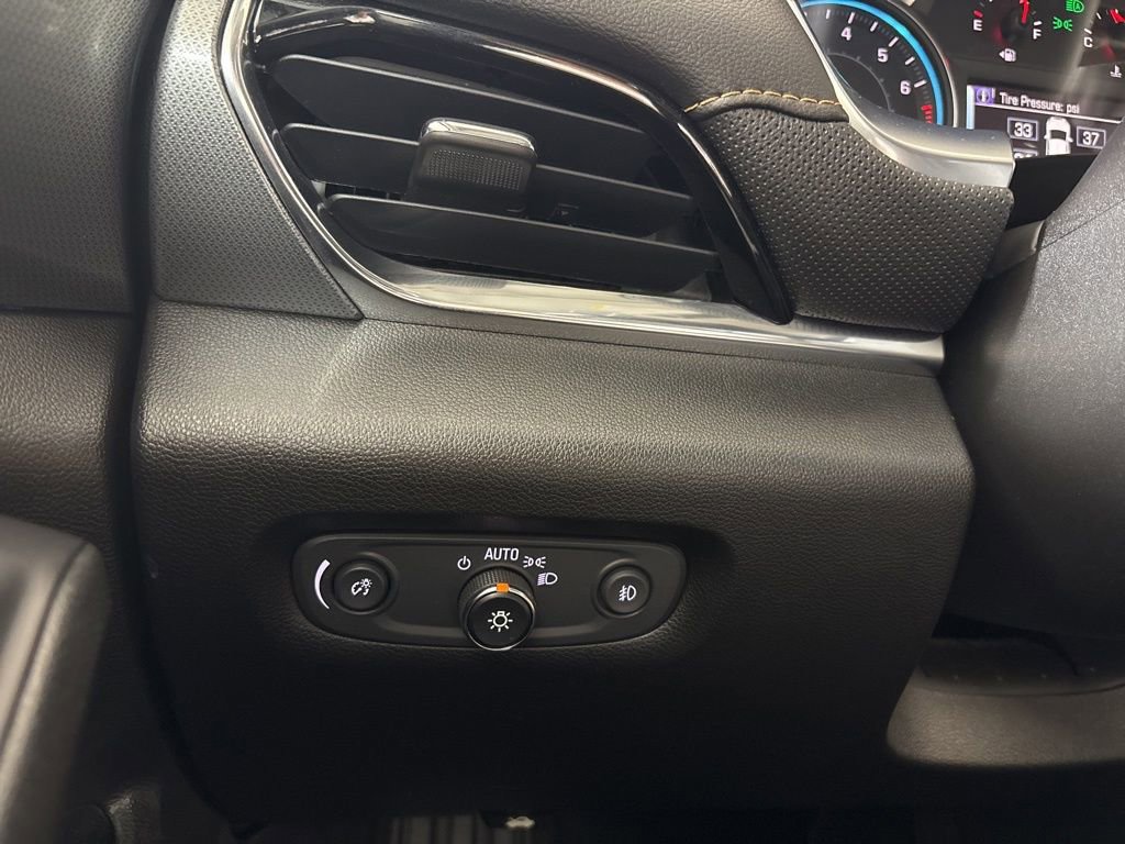 Used 2018 Chevrolet Traverse Premier w/ Driver Confidence II Package image 37