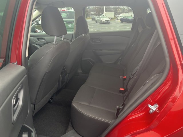 Used 2025 Nissan Rogue S image 10