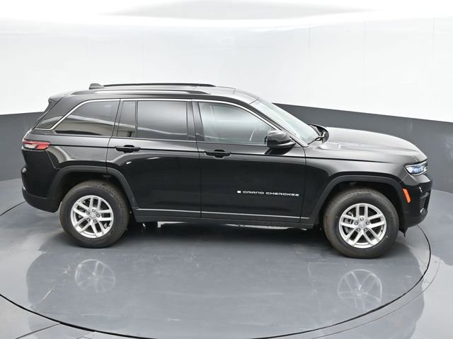 Used 2024 Jeep Grand Cherokee Laredo X image 38