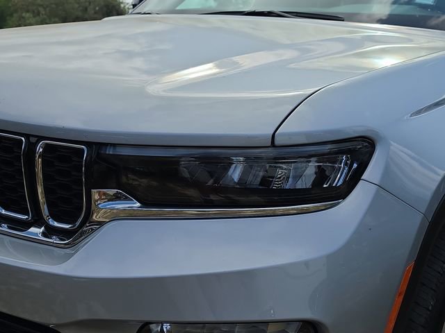 Used 2022 Jeep Grand Cherokee Limited AWD/4WD image 9