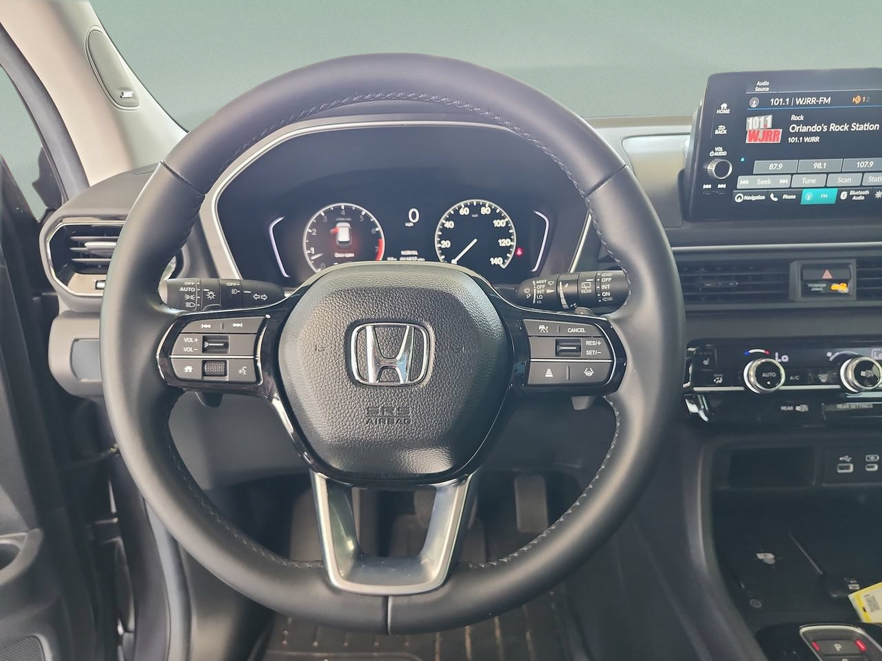 Used 2025 Honda Pilot Touring image 10