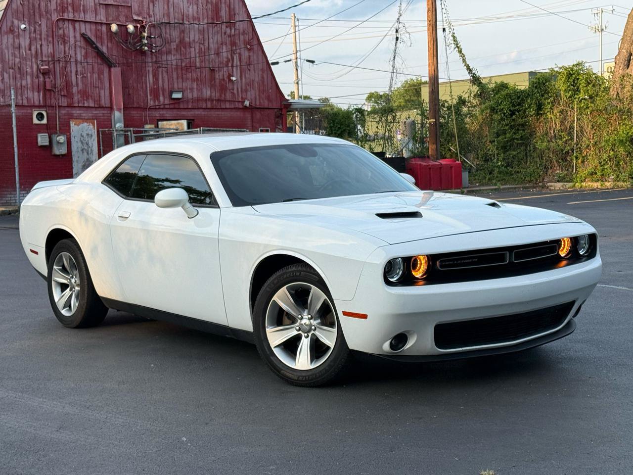 Used 2019 Dodge Challenger SXT RWD image 2