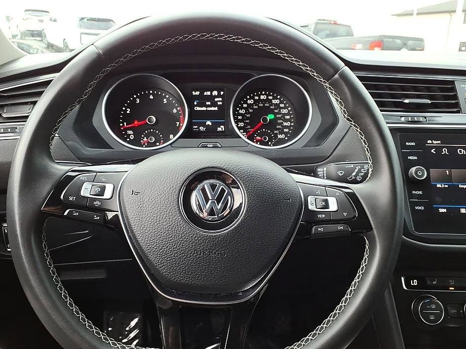 Used 2021 Volkswagen Tiguan SE image 27