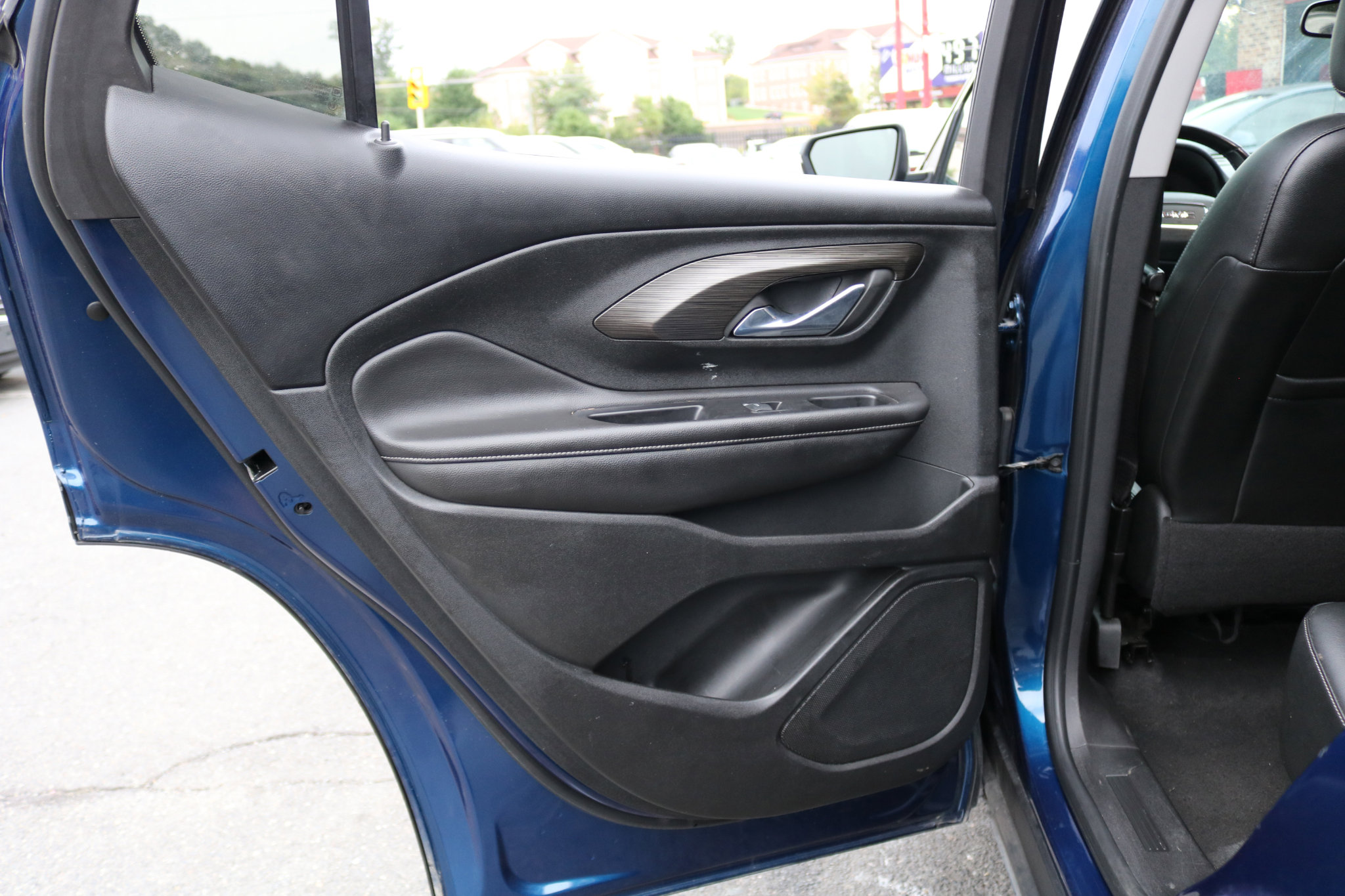 Used 2023 GMC Terrain SLT image 33