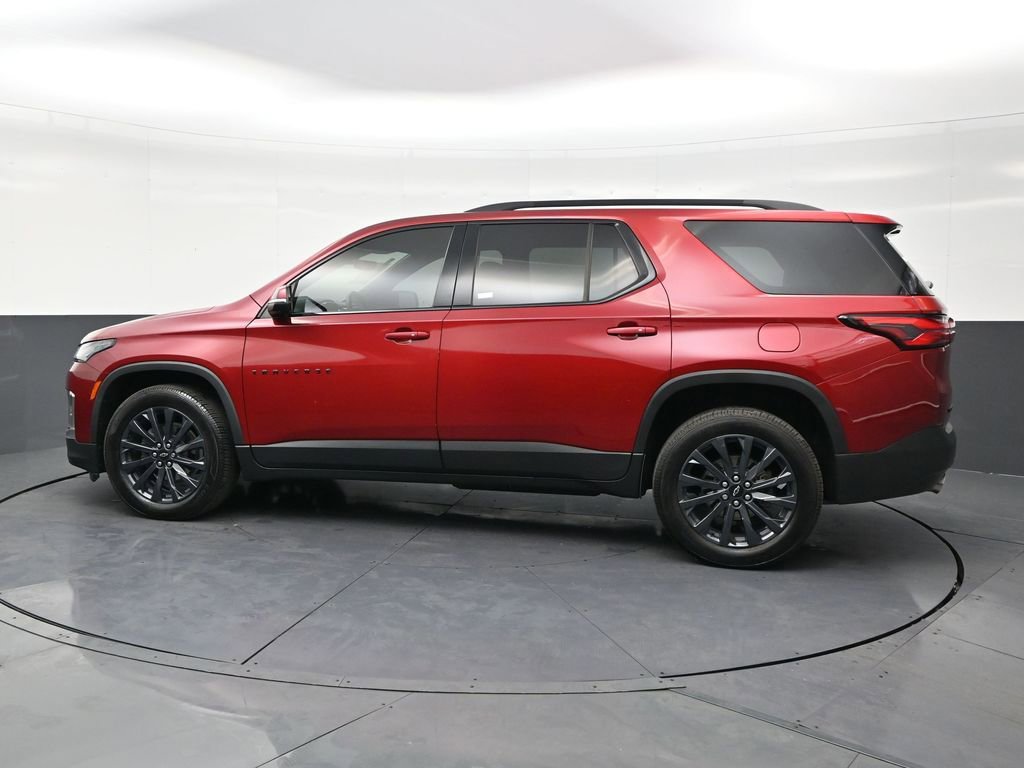 Used 2022 Chevrolet Traverse RS FWD image 2