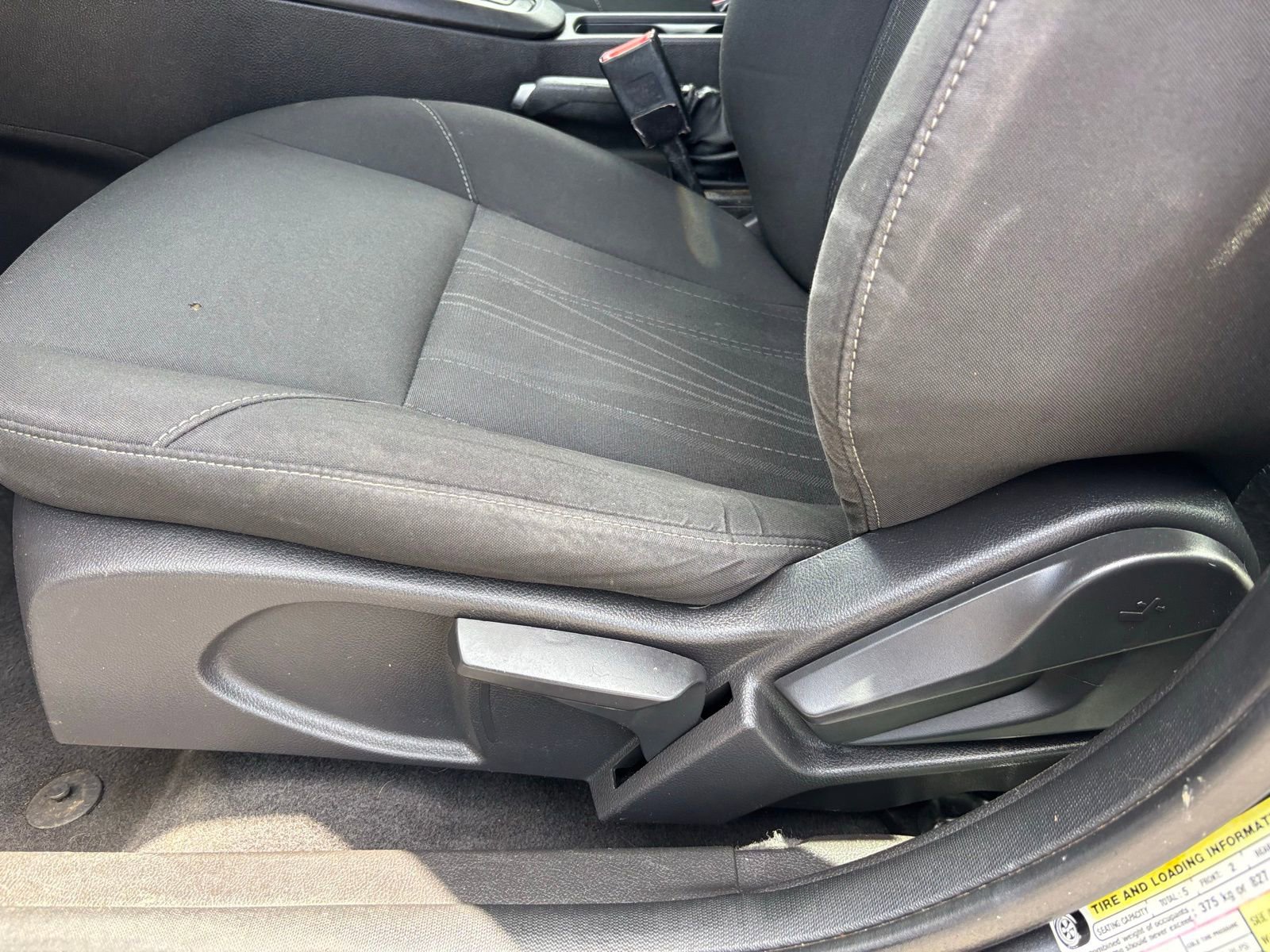 Used 2016 Ford Focus SE w/ SE Sport Package image 18