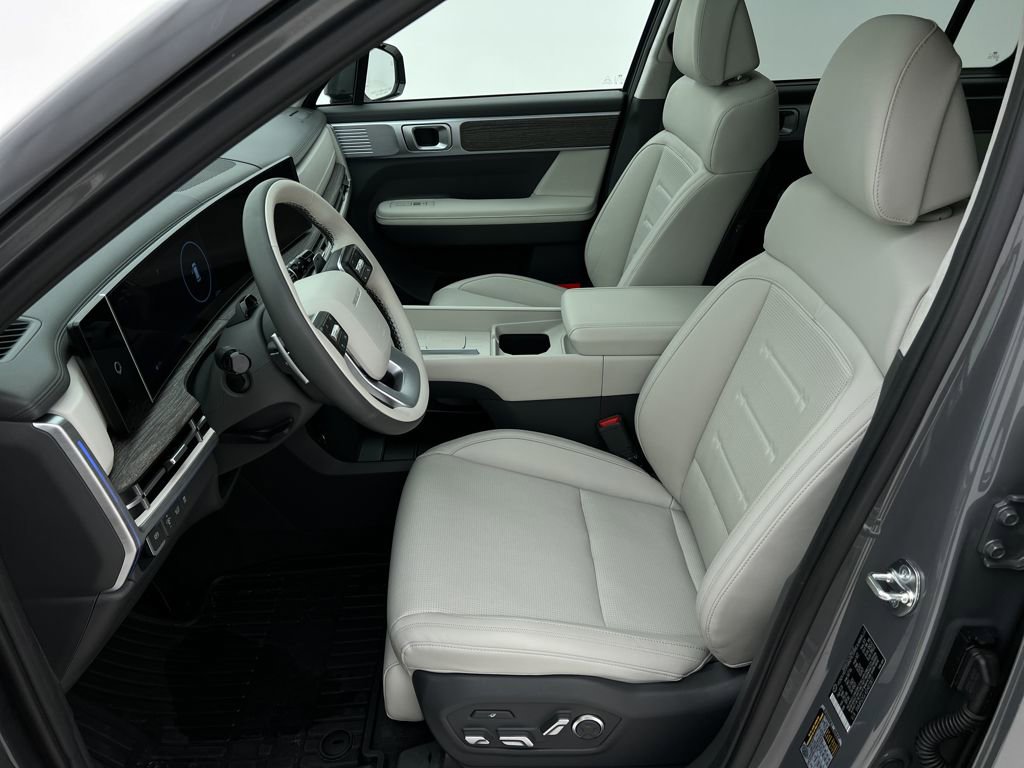 Used 2025 Hyundai Santa Fe Calligraphy image 11