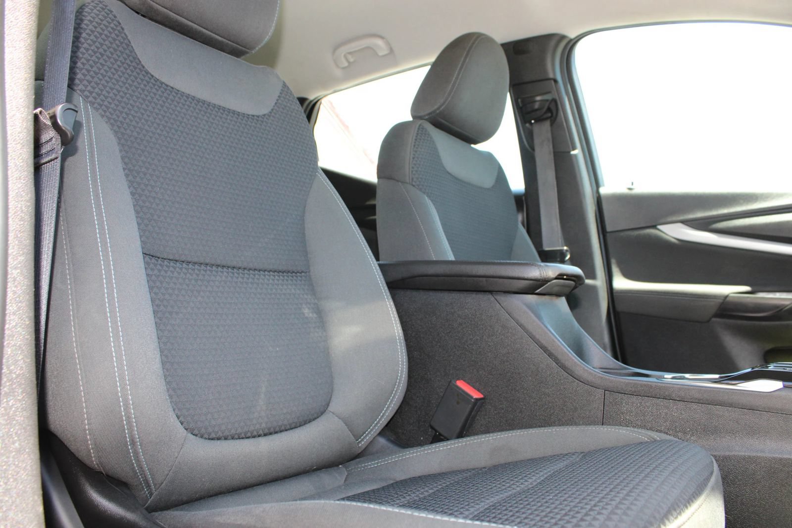 Used 2023 Chevrolet Bolt EUV LT FWD image 16