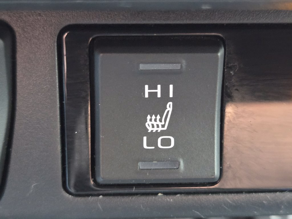 Used 2019 Toyota RAV4 XLE w/ Convenience Package FWD image 15