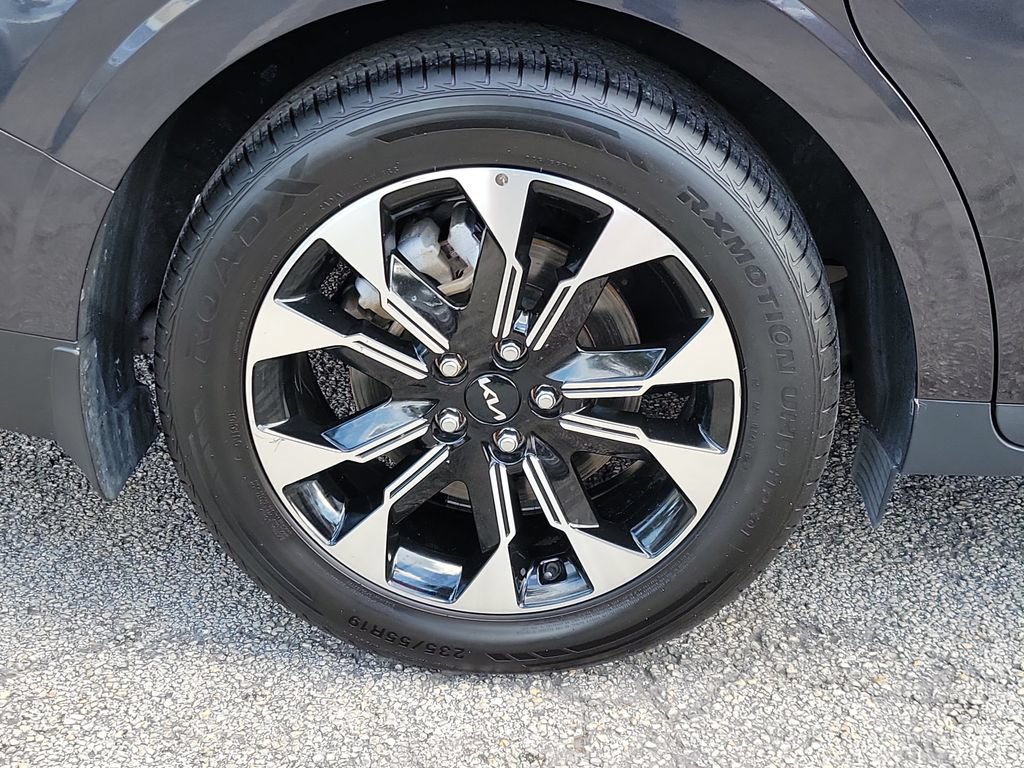 Certified 2023 Kia Carnival EX w/ Paint Protection Package FWD image 5