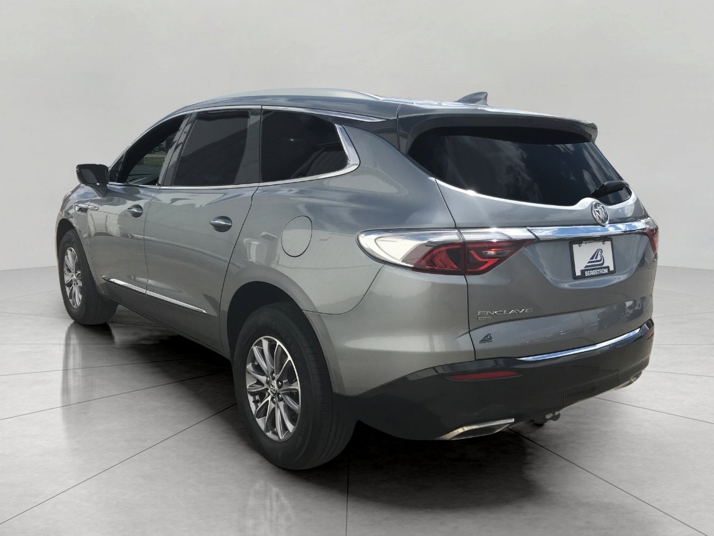 Used 2023 Buick Enclave Essence image 10