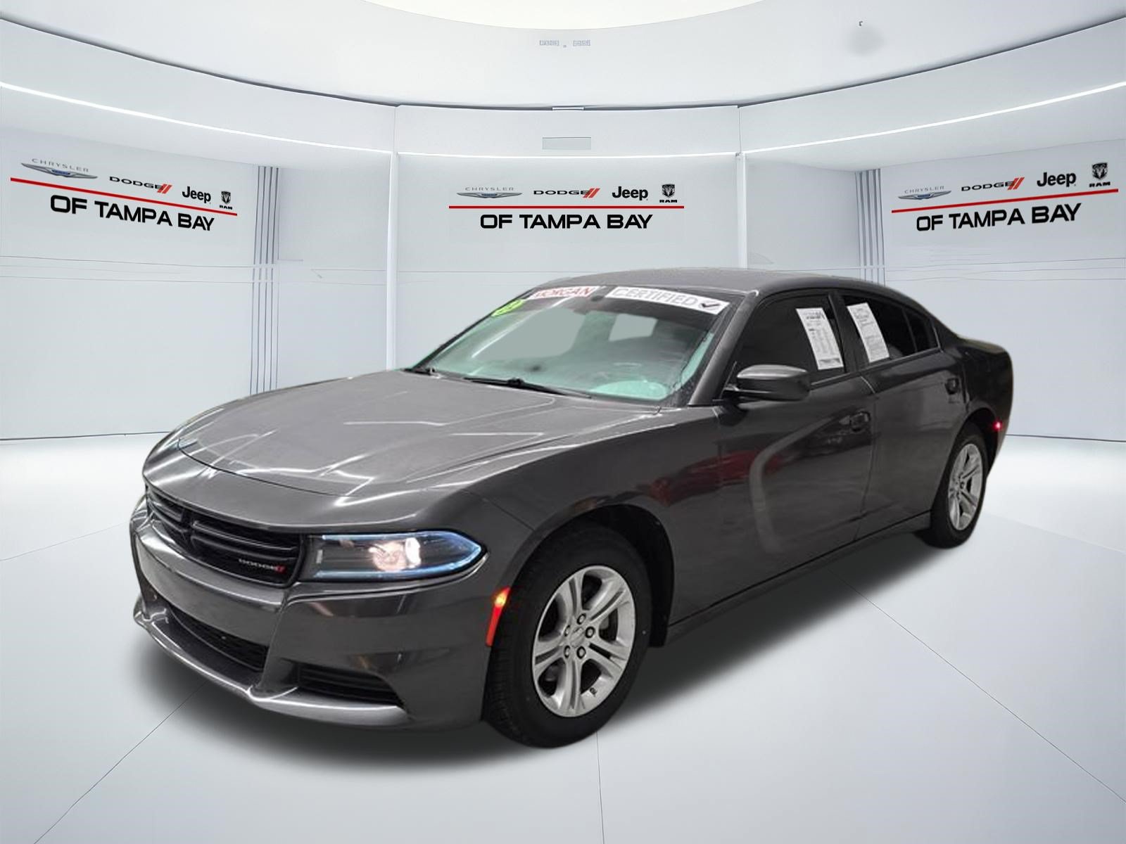 Used 2022 Dodge Charger SXT RWD image 2