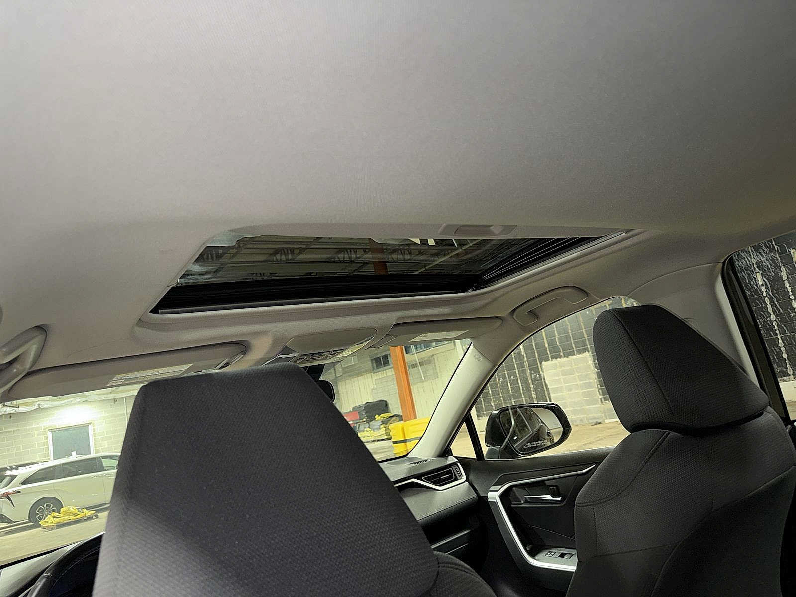 Used 2019 Toyota RAV4 XLE AWD/4WD image 23