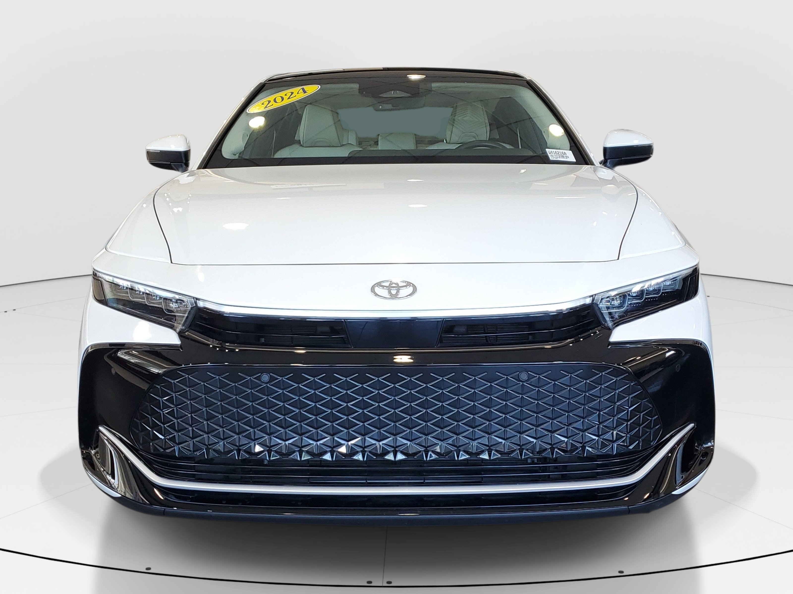 Certified 2024 Toyota Crown AWD/4WD image 2