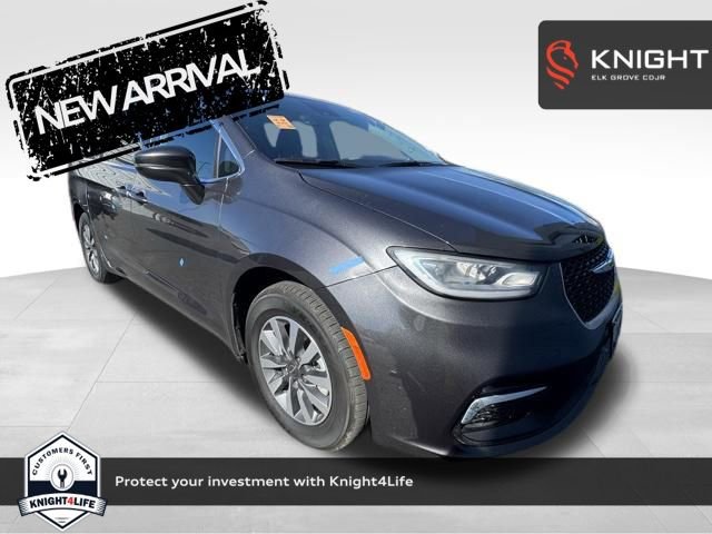 Used 2022 Chrysler Pacifica Touring-L