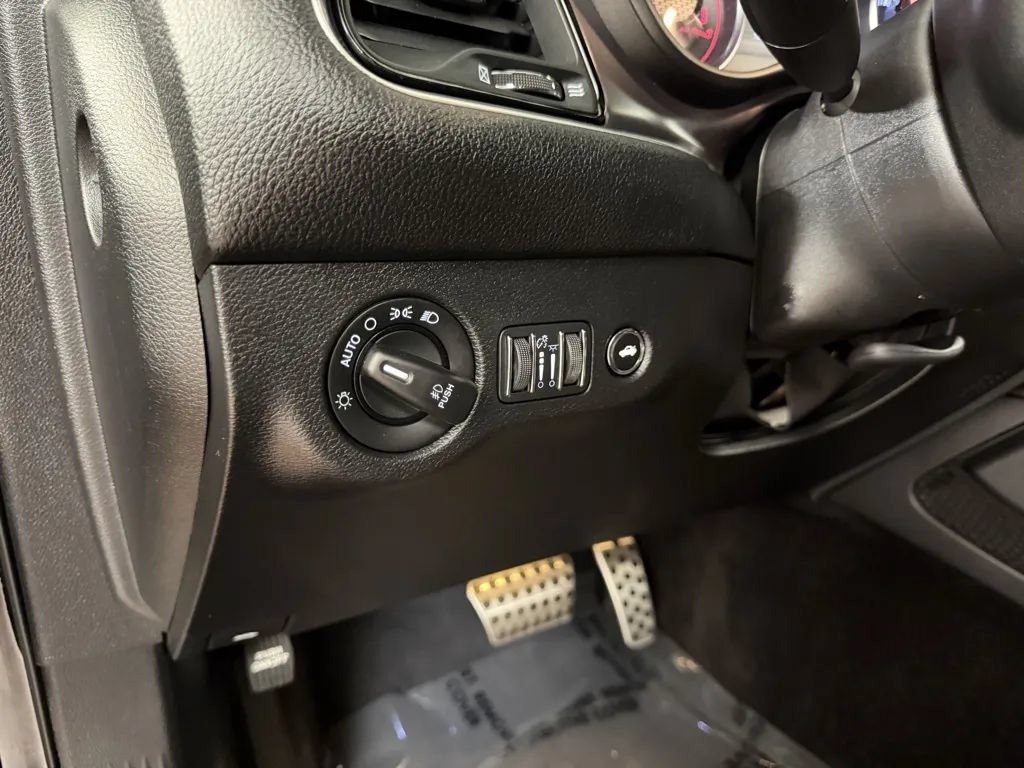 Used 2016 Dodge Challenger R/T RWD image 17