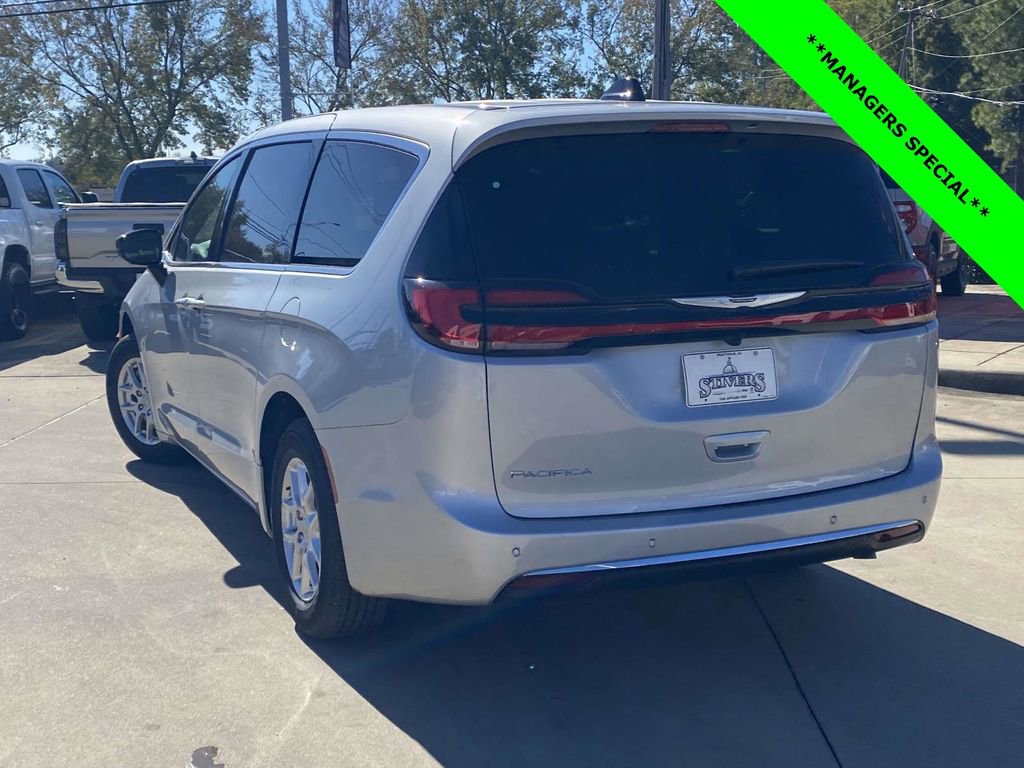 New 2026 Chrysler Pacifica Select image 13