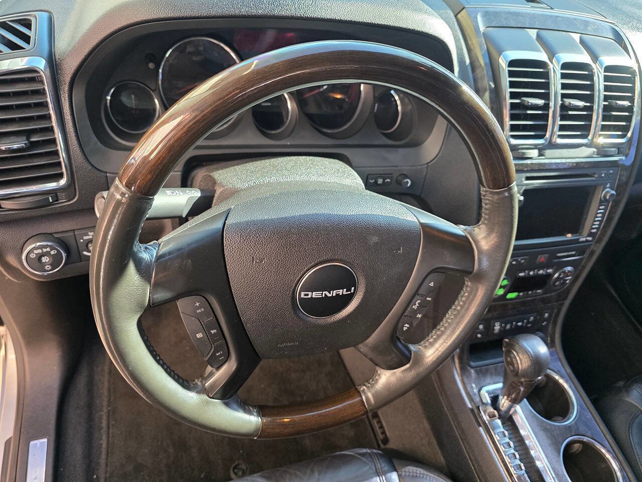 Used 2012 GMC Acadia Denali image 24